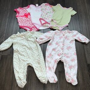 Bundle First impressions, long sleeve pajama onesies with 4 shortsleeve onesies